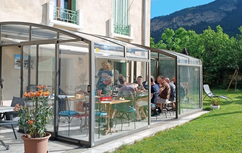 véranda panormaque pour les repas en été